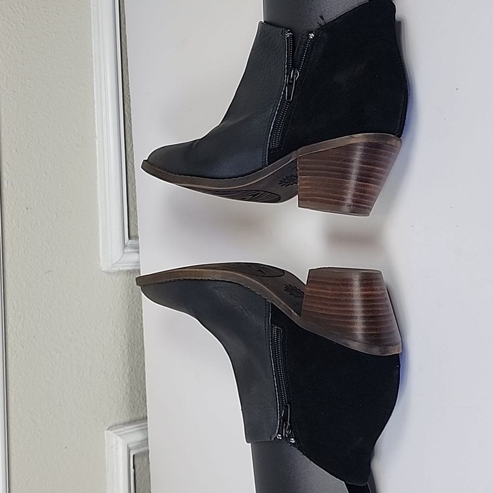 Yellow Box “Dannika” Women’s Black Leather Block Heel Ankle Boots size 7 - Picture 6 of 11